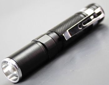 Фонарик Мет. 9см. с регулировкой луча Y-1102 1/24 Фонарик Мет. 9см. с регулировкой луча Y-1102 1/24