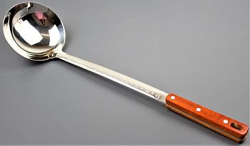 Половник металлический большой дерев.ручка 1/120