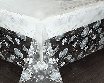 Клеенка MIRAGE прозрачная с печатью 1,37м*0,10мм*25 T1118