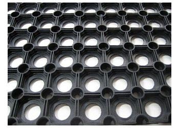 Коврик рез. с дырками 40х60 толщ12мм 18172 1/5 Коврик рез. с дырками 40х60 толщ12мм 18172 1/5